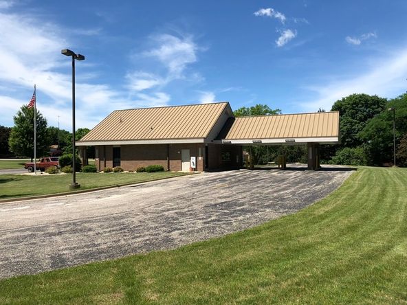 8225 Fox River Dr, Newark, IL 60541